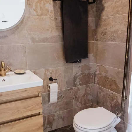 Punaneloss - Avar Korter Suedames Viljandi (Viljandimaa)