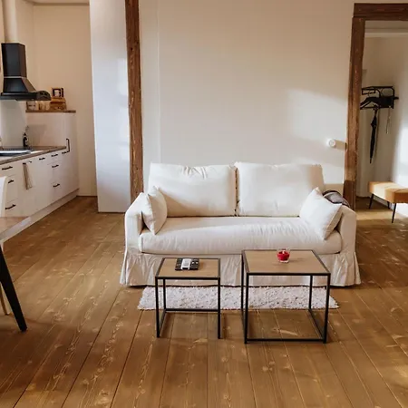 Punaneloss - Avar Korter Suedames Daire